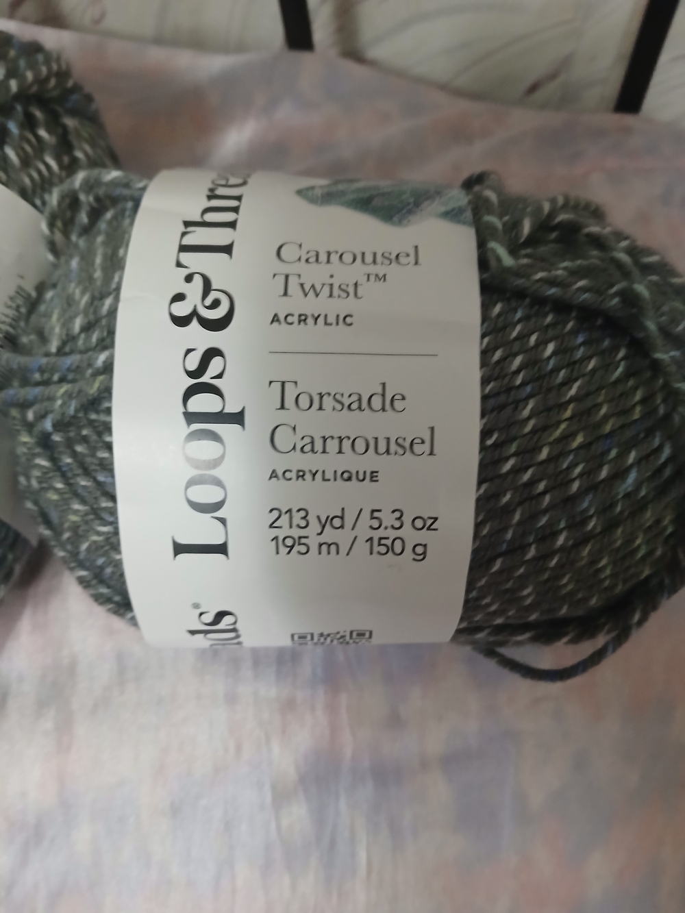 Three Threads Loops Chunky Yarn Skeins in Gray-Green - Picture 2 of 3